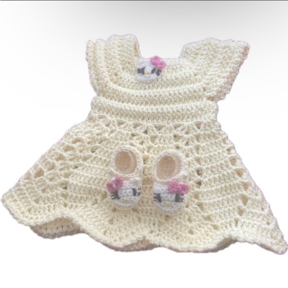 Adorable! Hello kitty, pearl button crochet baby booties and dress set - Picture 2 of 15